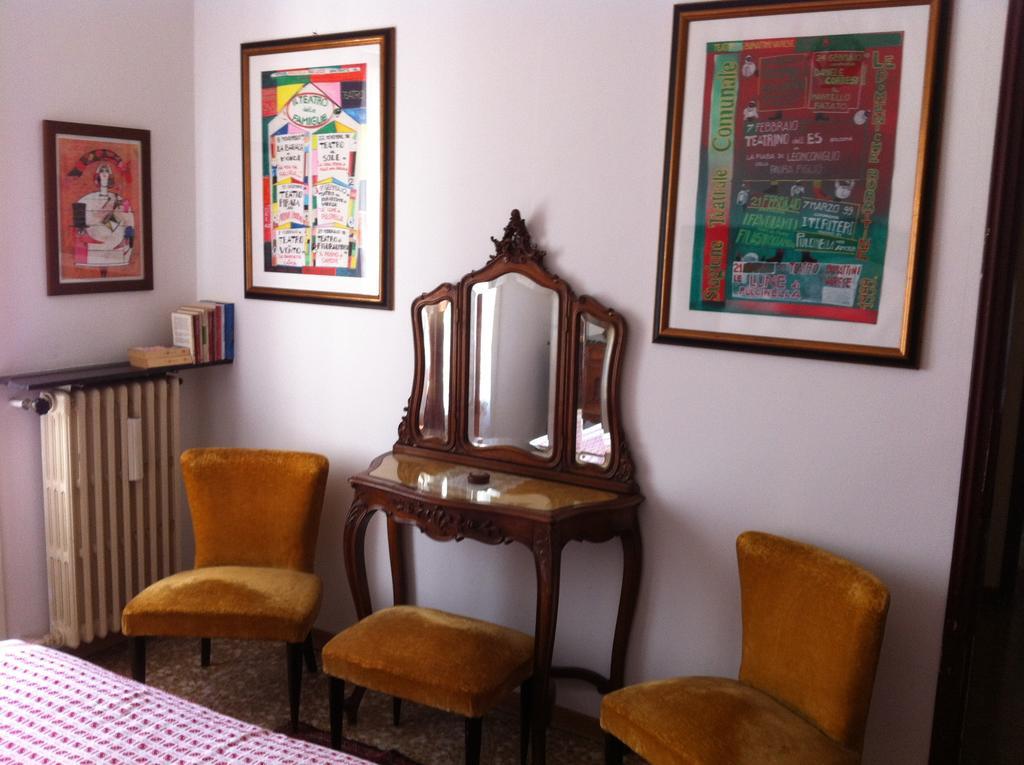 Bed and Breakfast La Casa Creativa Lomnago Pokoj fotografie