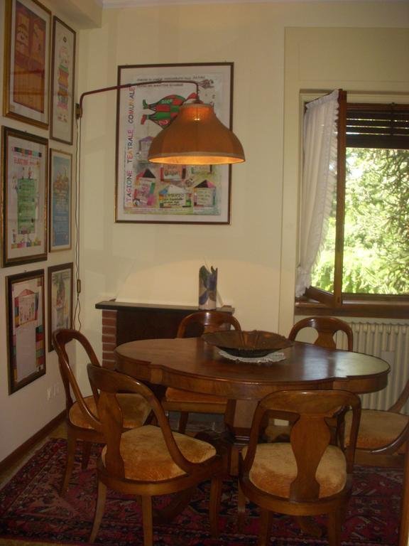 Bed and Breakfast La Casa Creativa Lomnago Pokoj fotografie