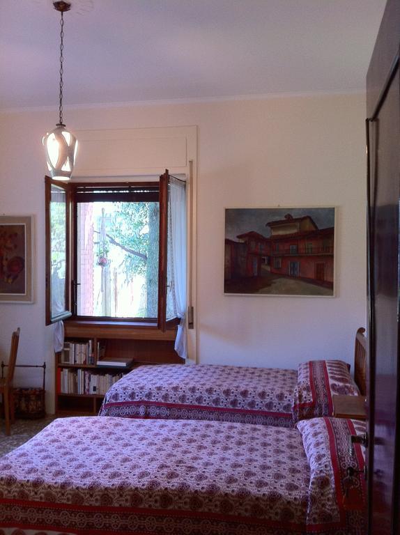 Bed and Breakfast La Casa Creativa Lomnago Pokoj fotografie
